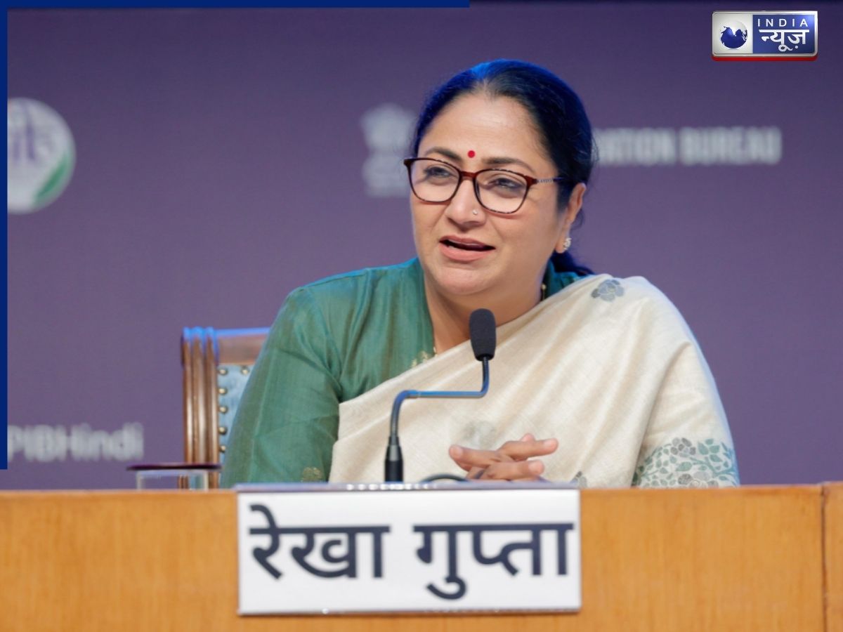 Delhi News: सीएम रेखा का दिल्लीवालों को सबसे बड़ा तोहफा! अवैध कॉलोनियों वालों की लग गई लॉटरी, हो जाएंगे मालामाल