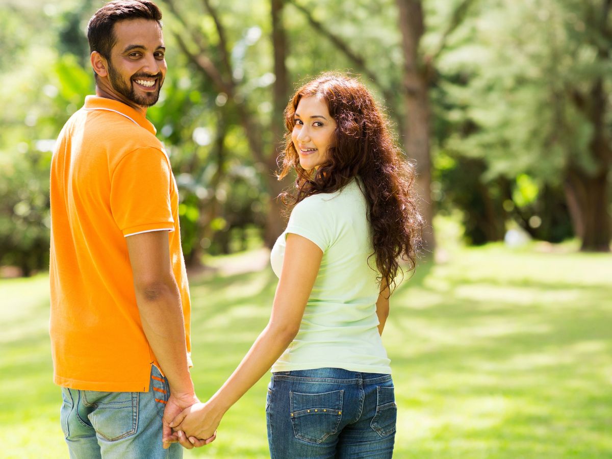 couple holding hands 1