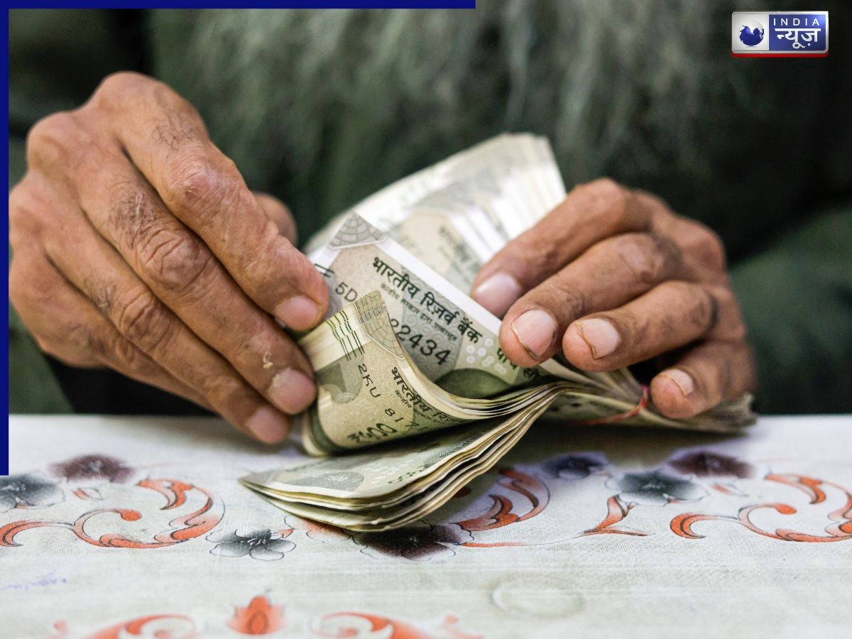 DA Hike: DA में बढ़ोतरी, कितनी बढ़ जाएगी आपकी सैलरी और पेंशन? देखें पूरा गणित