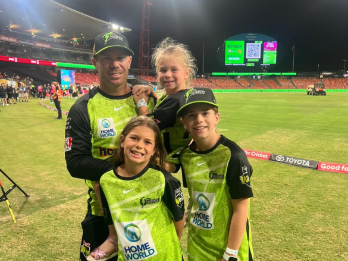 David warner with his family - Photo Gallery