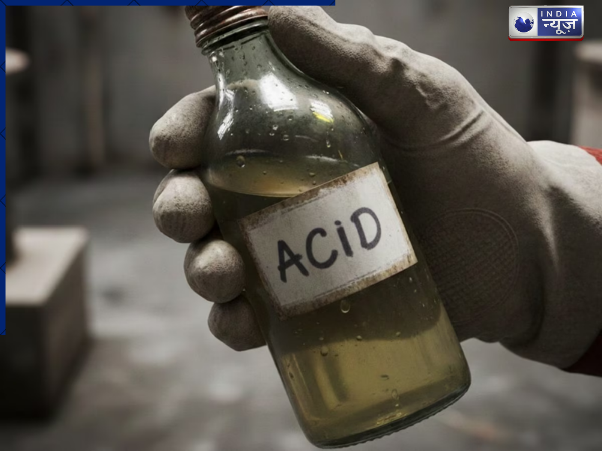 प्यार का जंजाल! महिला ने ही दूसरी महिला पर किया एसिड अटैक, दंग कर देगा मामला