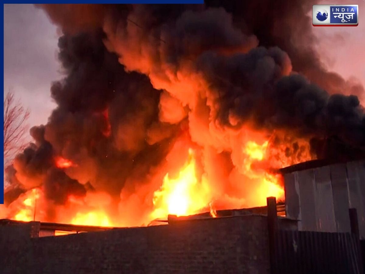 Rohina Fire News: दिल्ली के रोहिणी में एक प्लॉट में लगी आग, जिंदा जल गया पूरा परिवार