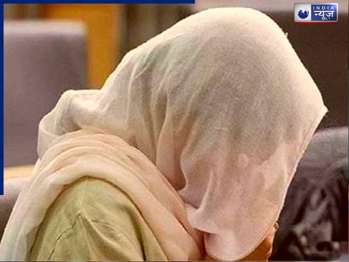 Delhi Crime: दिल्ली में रिश्ते हुए तार-तार! बेटे ने मां के हाथ-पैर को बांधकर रात भर किया रेप, पीड़िता बोली- ‘वह बहुत…’