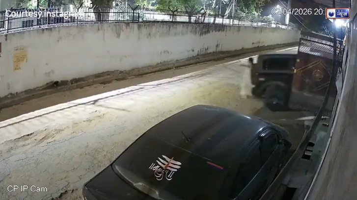 फर्रुखाबाद में पार्किंग के दौरान दीवार और गाड़ी के बीच दबकर महिला की दर्दनाक मौत, घर के गेट पर ही मची चीख-पुकार!