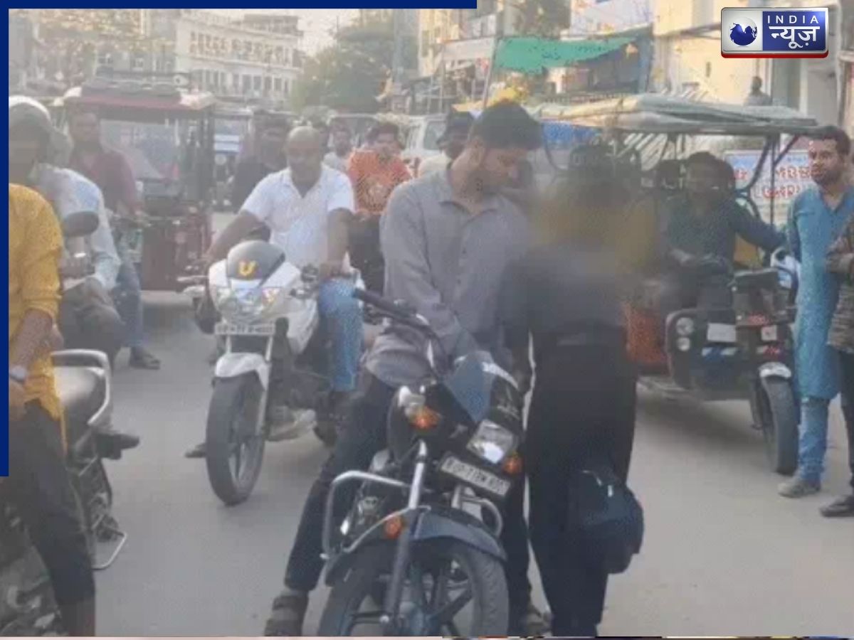 Fatehpur Girl Viral Video: ‘ये मेरी गर्लफ्रेंड है…’, बीच सड़क पर लोगों के सामने लड़की के साथ क्या करने लगा अमन सैय्यद? पीड़िता करती रही मना