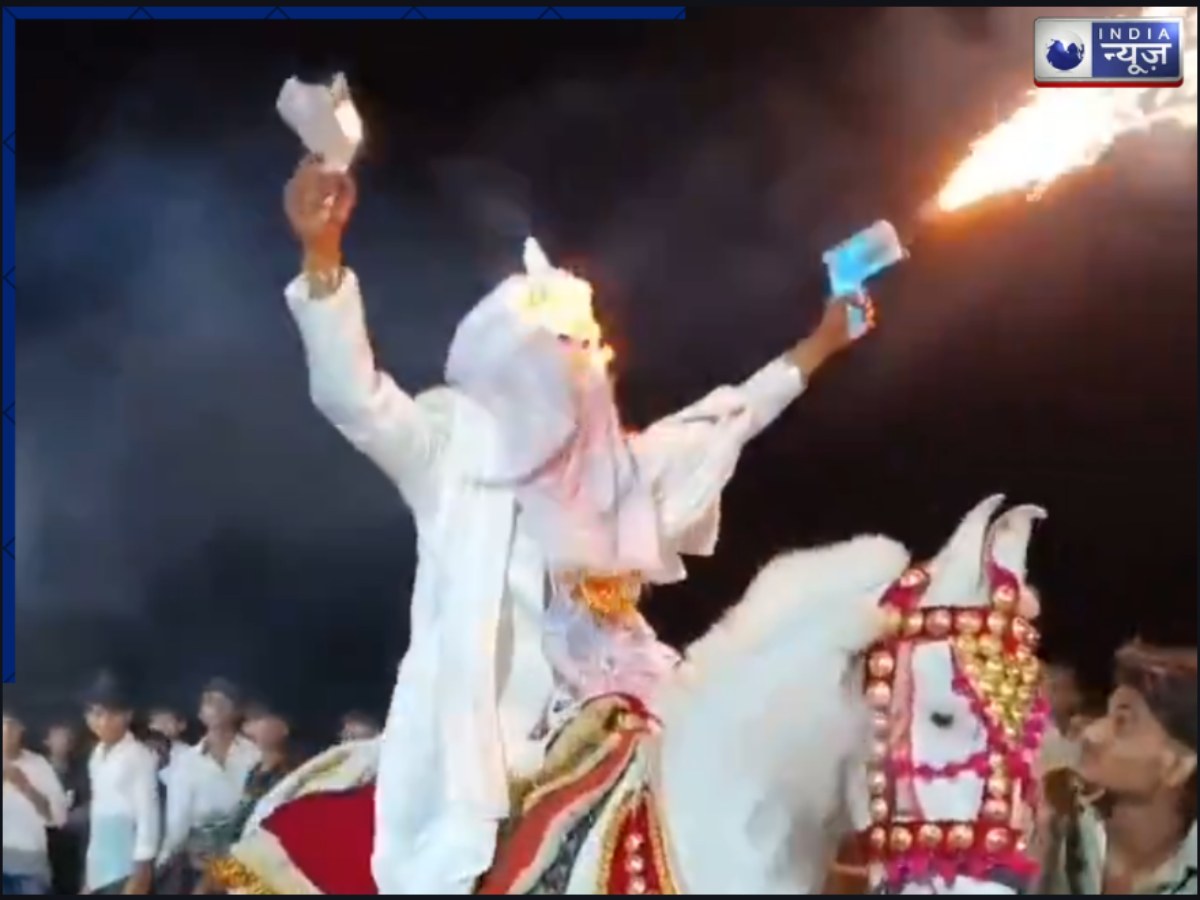 धूं-धूं करके जला दूल्हे का सहरा, फिर भी नहीं गई हवाबाजी! घोड़े पर बैठ दिखाता रहा टशन; Viral Video