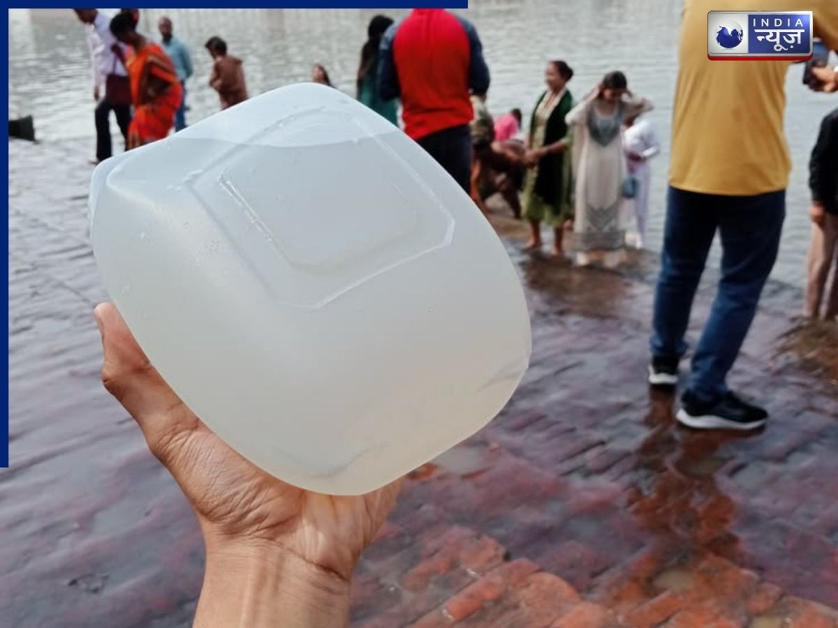 Vastu Tips: क्या आपने भी इस दिशा में रखा है गंगाजल? जान लें सही नियम वरना बढ़ सकता है वास्तु दोष! - Photo Gallery