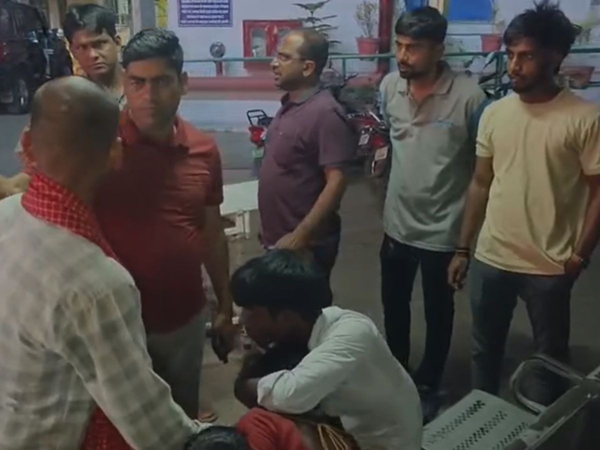 Jharkhand: गोलगप्पा बना जहर! गिरिडीह में पानीपुरी खाने के बाद 6 साल के मासूम की मौत, कई बच्चे बीमार