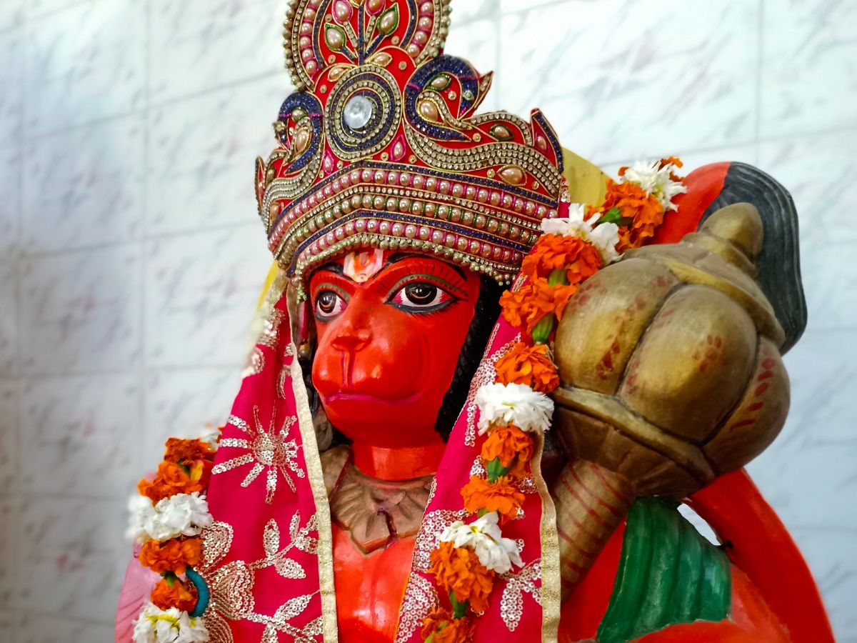 Mangalwar ko Kis Rang Ka Kapde Pehne - Photo Gallery