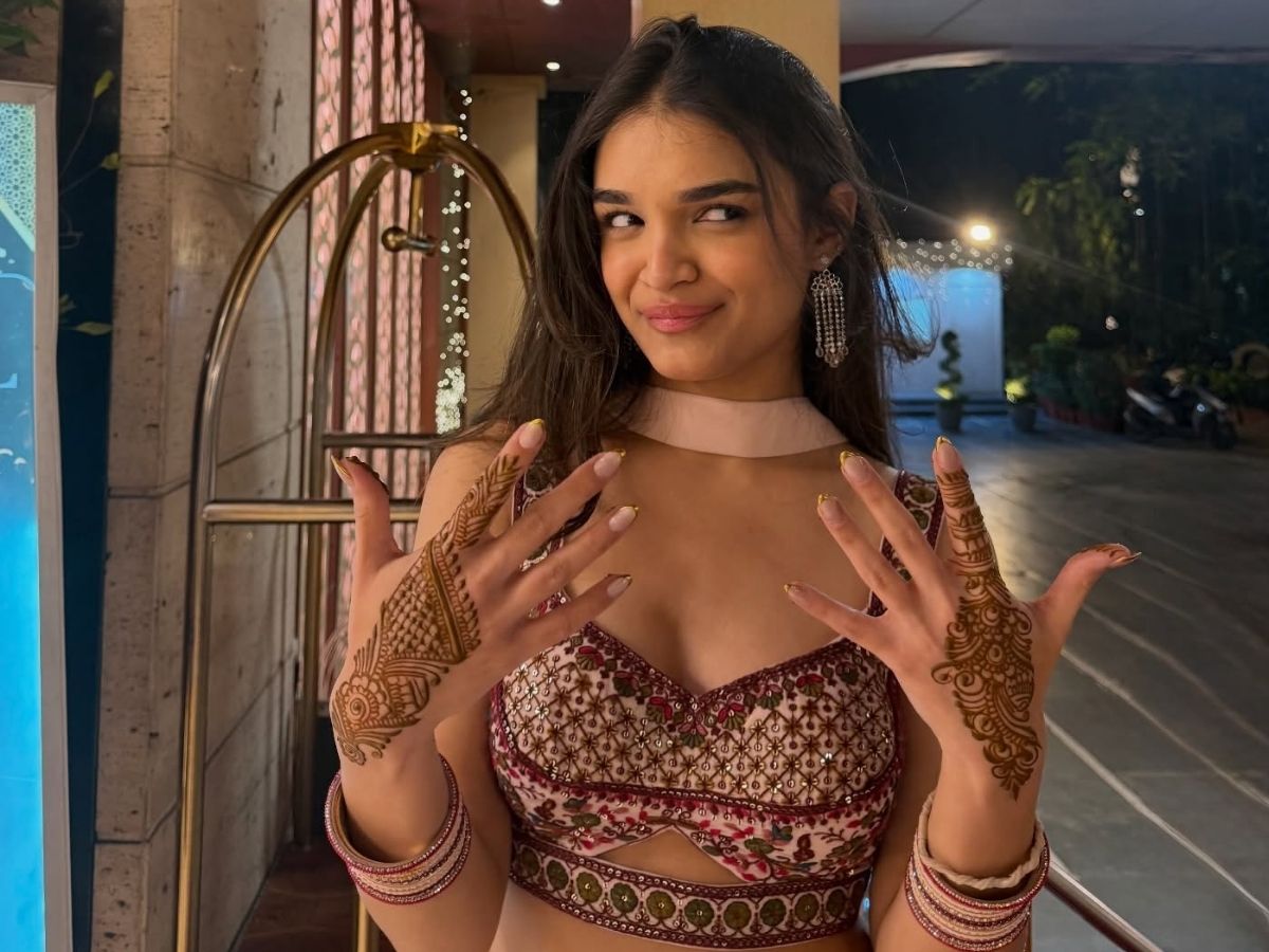 Intricate embroidery spotted on the blouse - Photo Gallery