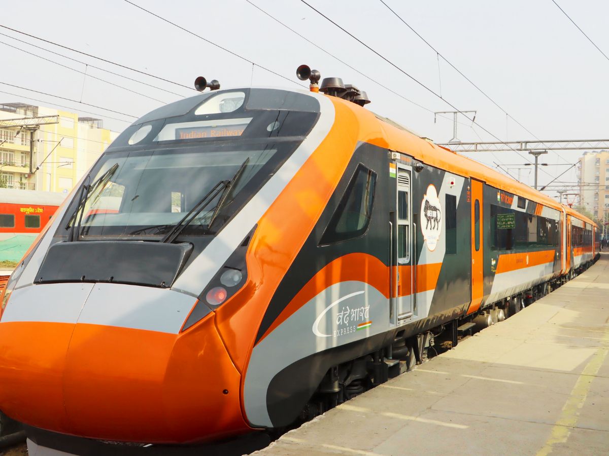 Jammu Srinagar Vande Bharat: अब जम्मू से श्रीनगर इस दिन से सीधे दौड़ेगी वंदे भारत, रेल मंत्री ने दिखाई हरी झंडी, जानें तारीख