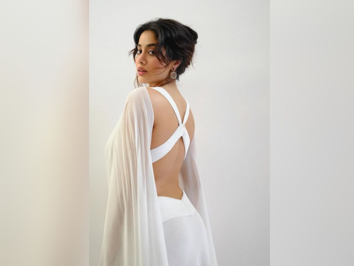 Janhvi Kapoor Fashion Sense - Photo Gallery