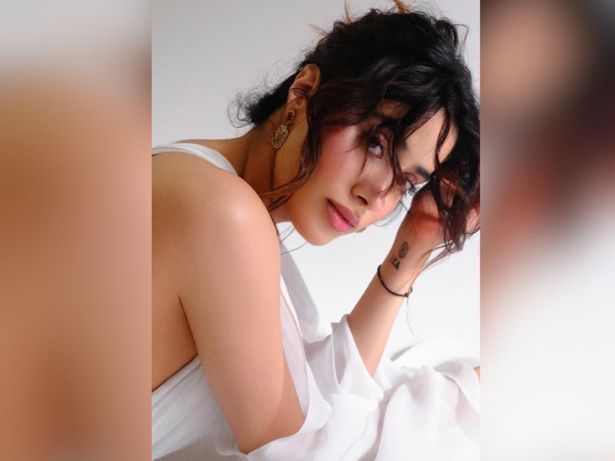 janhvi kapoor sizzling photoshoot viral - Photo Gallery