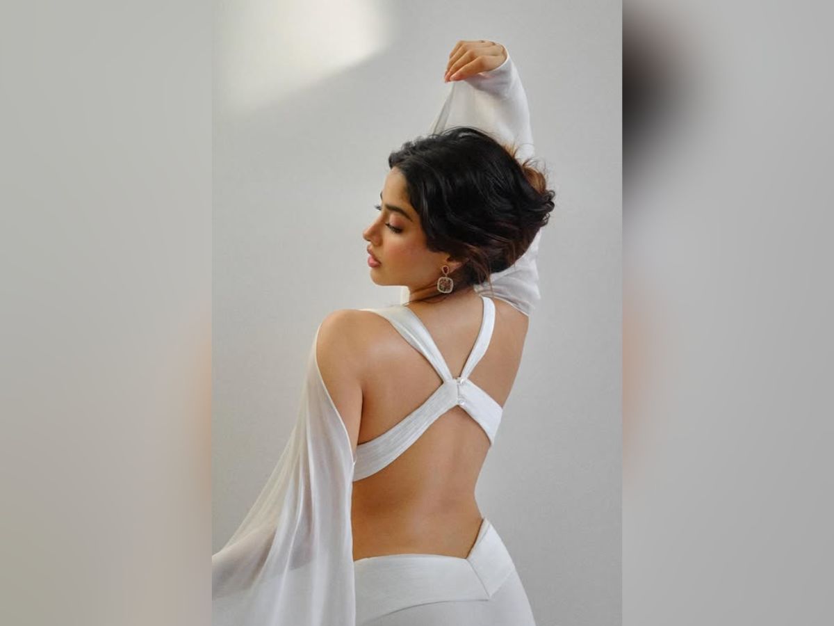 Havoc in white backless dress - Photo Gallery