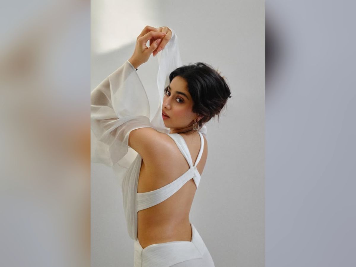 fans reacts on janhvi kapoor - Photo Gallery