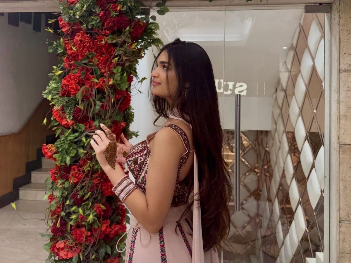 jewelry was kept light - Photo Gallery