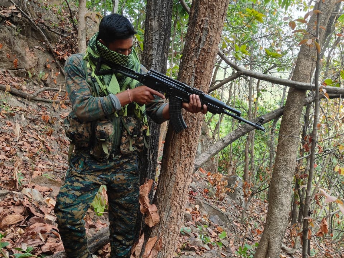 Jharkhand Encounter: 15 लाख का इनामी नक्सली शाहदेव सोरेन पत्नी के साथ कर रहा था ये काम, सुरक्षाबलों ने उतारा मौत के घाट, कैसे हुई थी दोनों की शादी?