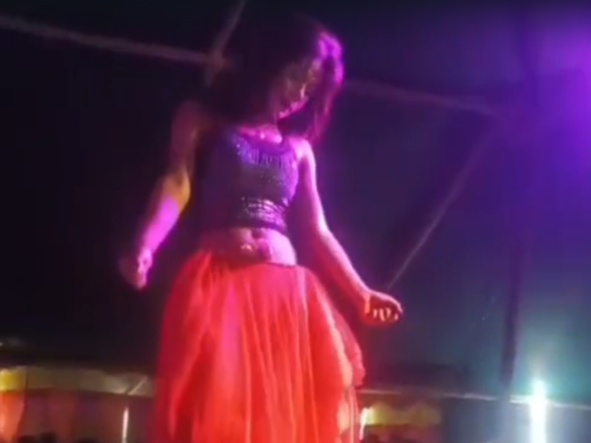 Bihar Viral Video: आस्था के आंगन में नंगा नाच! काली पूजा के नाम पर पूरी रात कमर लचकाती रहीं बार बालाएं