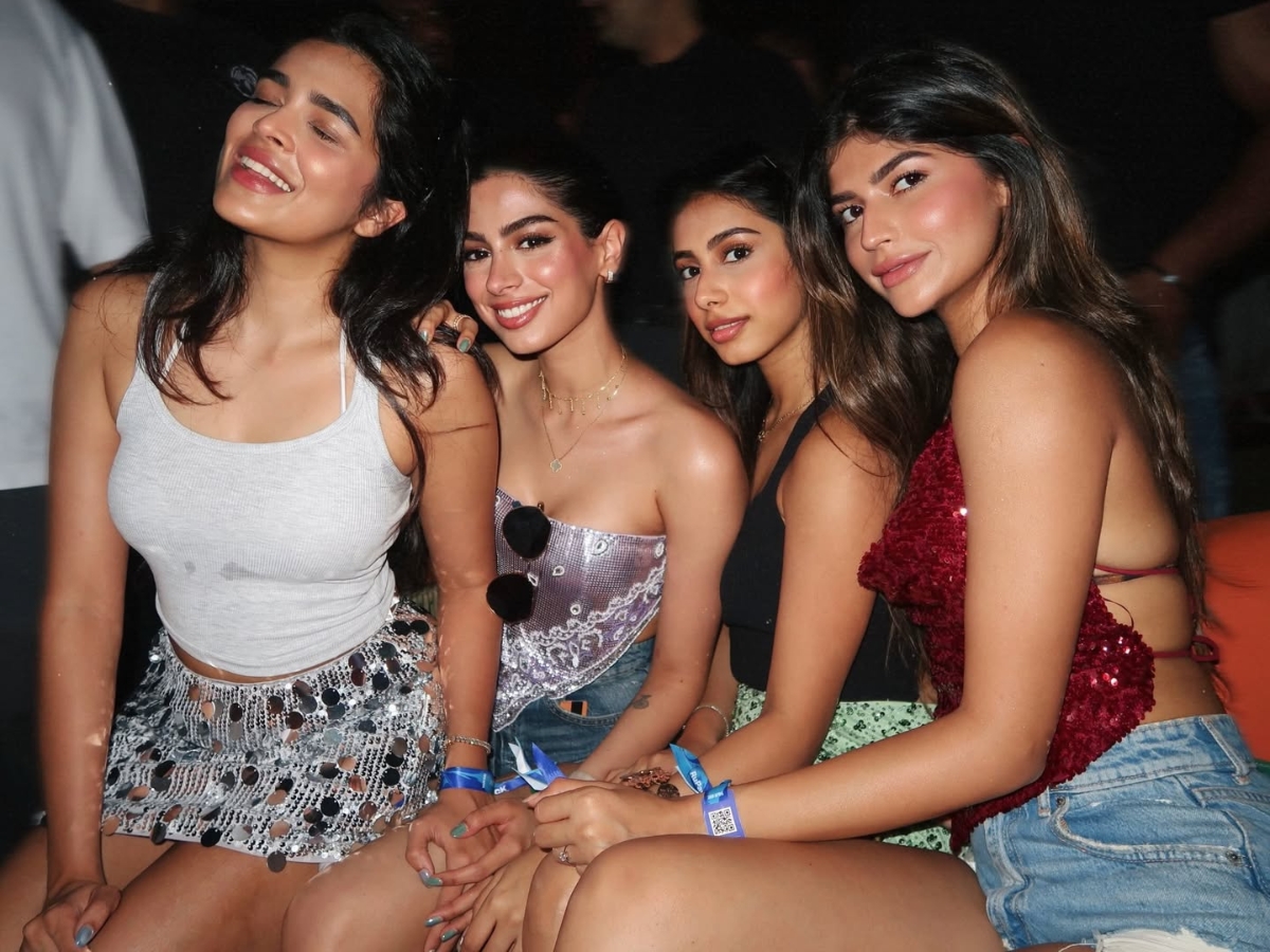 khushi Kapoor - Photo Gallery