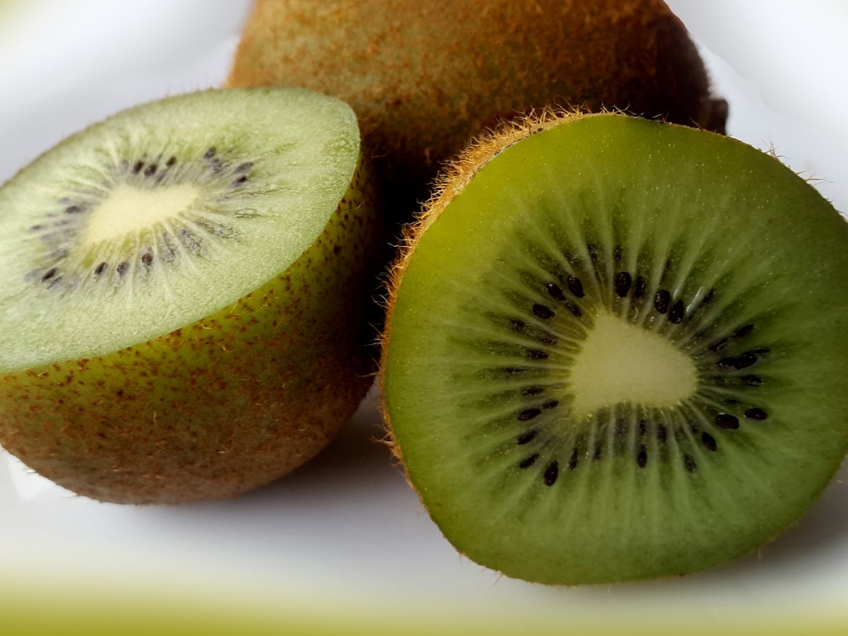 Fiber-Calcium Rich Fruits like kiwi - Photo Gallery
