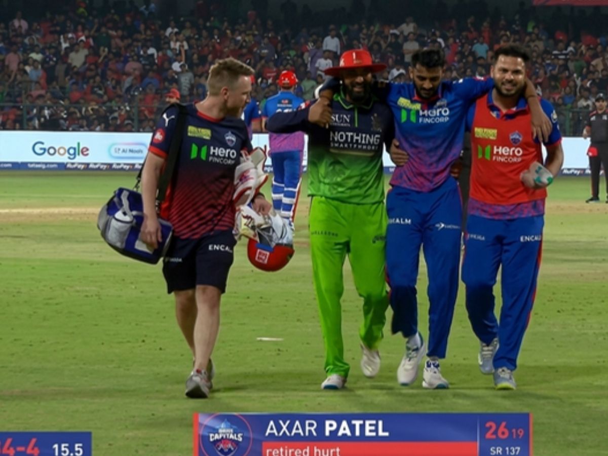 IPL 2026: अक्षर पटेल चोटिल हुए तो दौड़ा दौड़ा आया विरोधी टीम का खिलाड़ी, कंधा देकर मैदान से बाहर पहुंचाया