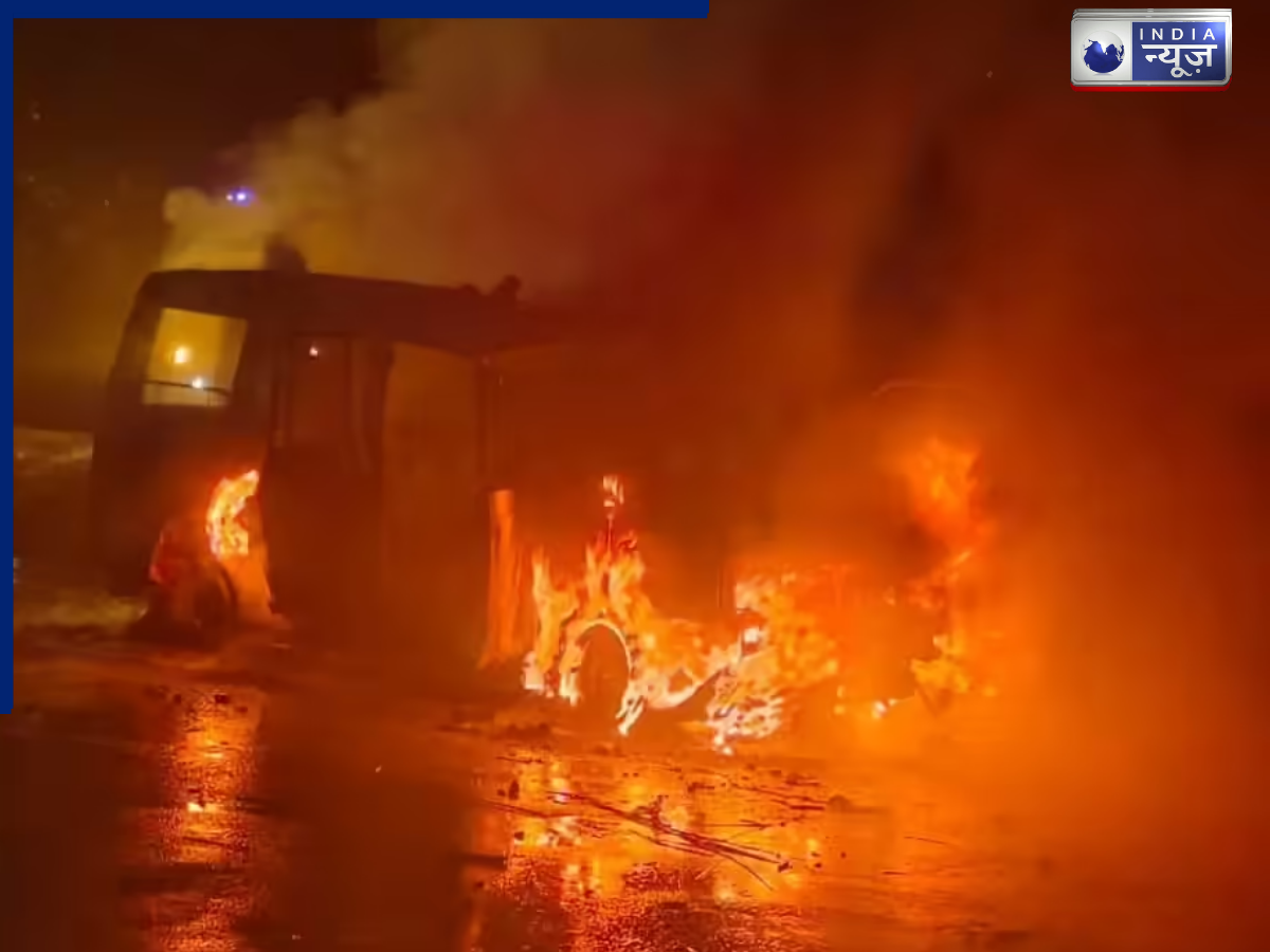 लखीमपुर खीरी में बवाल: अंबेडकर की प्रतिमा टूटने हंगामा, पुलिस पर हमला और तोड़ीं गईं गाड़ियां