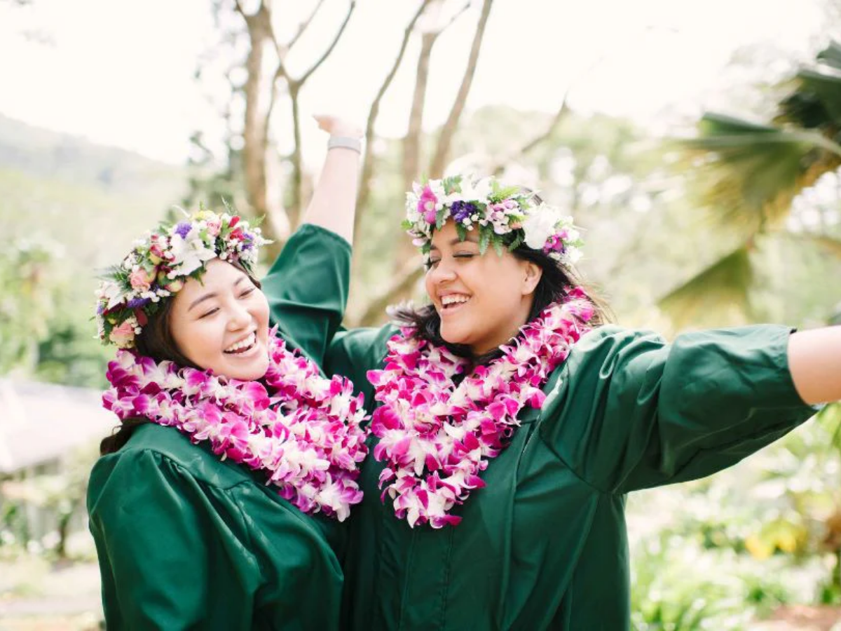 lei giving on convocation Day - Photo Gallery