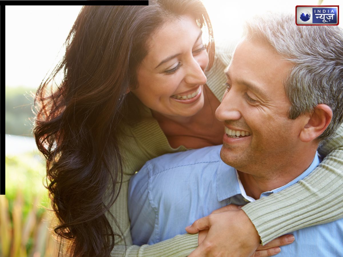 40 के बाद महिलाएं ज्यादा रोमांटिक क्यों हो जाती हैं? समझिए प्यार के इस चटख रंग के पीछे का साइंस