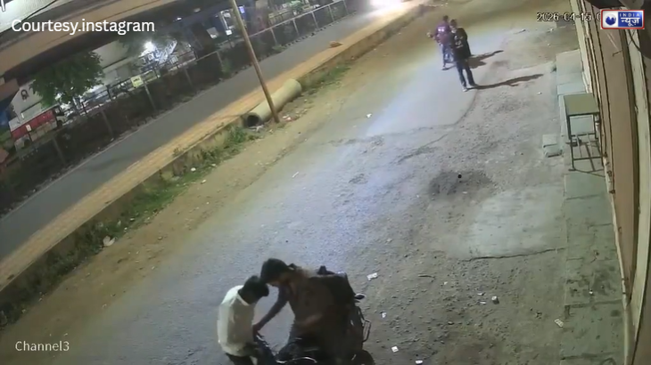 संभाजीनगर में मोबाइल छीनने का विरोध करने पर युवक के पेट में घोंपा चाकू, API कॉर्नर पर सरेराह वारदात, CCTV में कैद हुआ हमला!