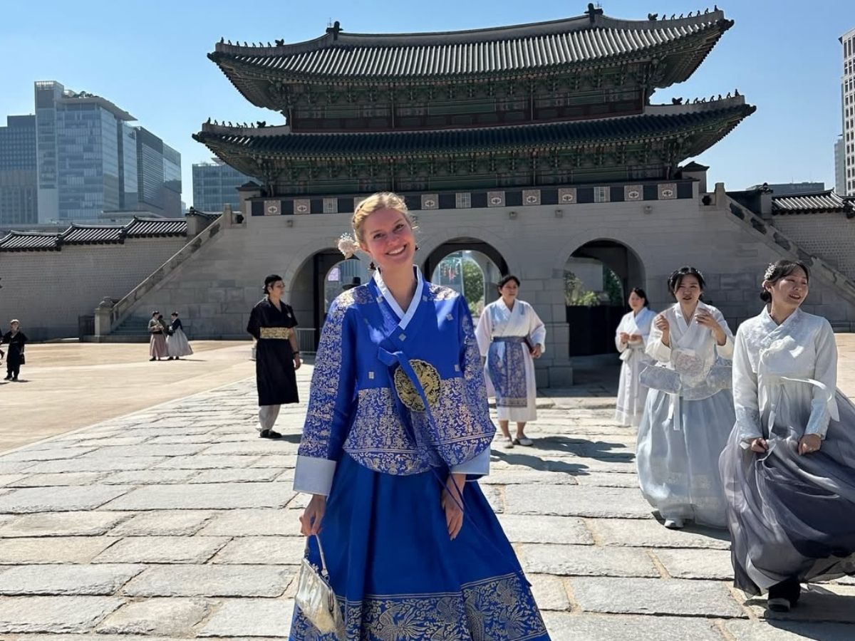 Model Lizlaz World tour - Photo Gallery