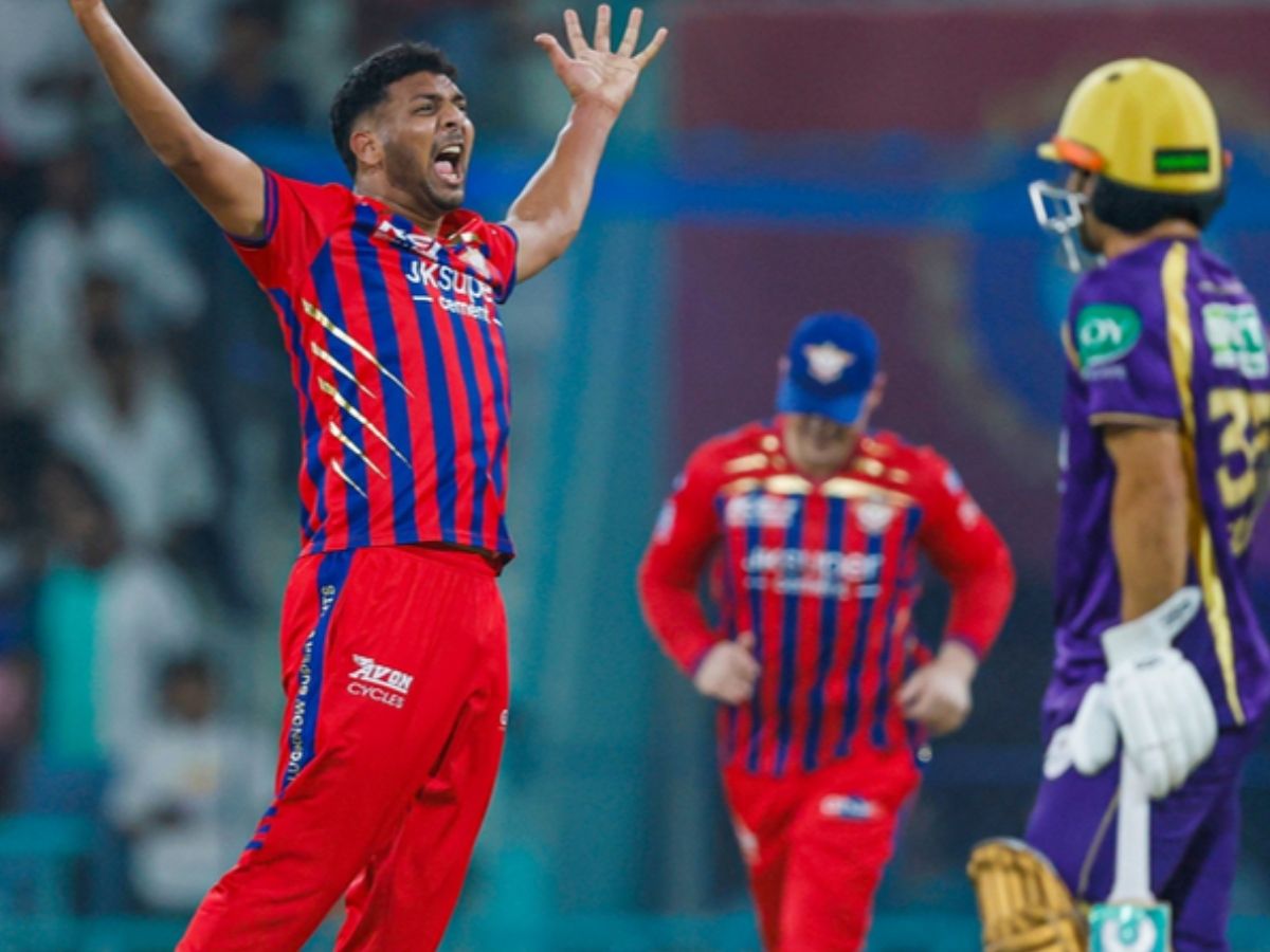 Mohsin Khan: कौन हैं मोहसिन खान, जिन्होंने KKR के खिलाफ 5 विकेट लेकर काटा बवाल, हाथ काटने तक की आ गई थी नौबत