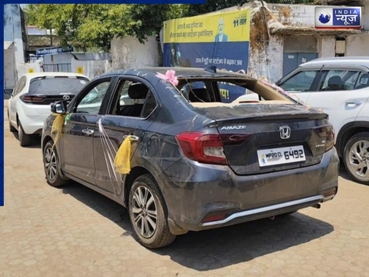 लाठियों से बारात का स्वागत! मेहमानों को दौड़ा-दौड़ा कर पीटा, दूल्हे के पिता-चाचा लहूलुहान, गाड़ियां तोड़ीं!