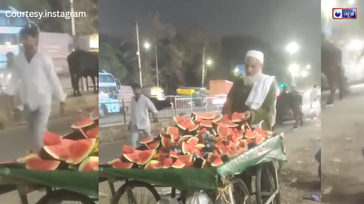 मुस्लिम शख्स ने सड़क पर खड़ी गायों को खिलाए तरबूज, सोशल मीडिया पर वायरल हुई ‘मोहब्बत’ की ये तस्वीर!