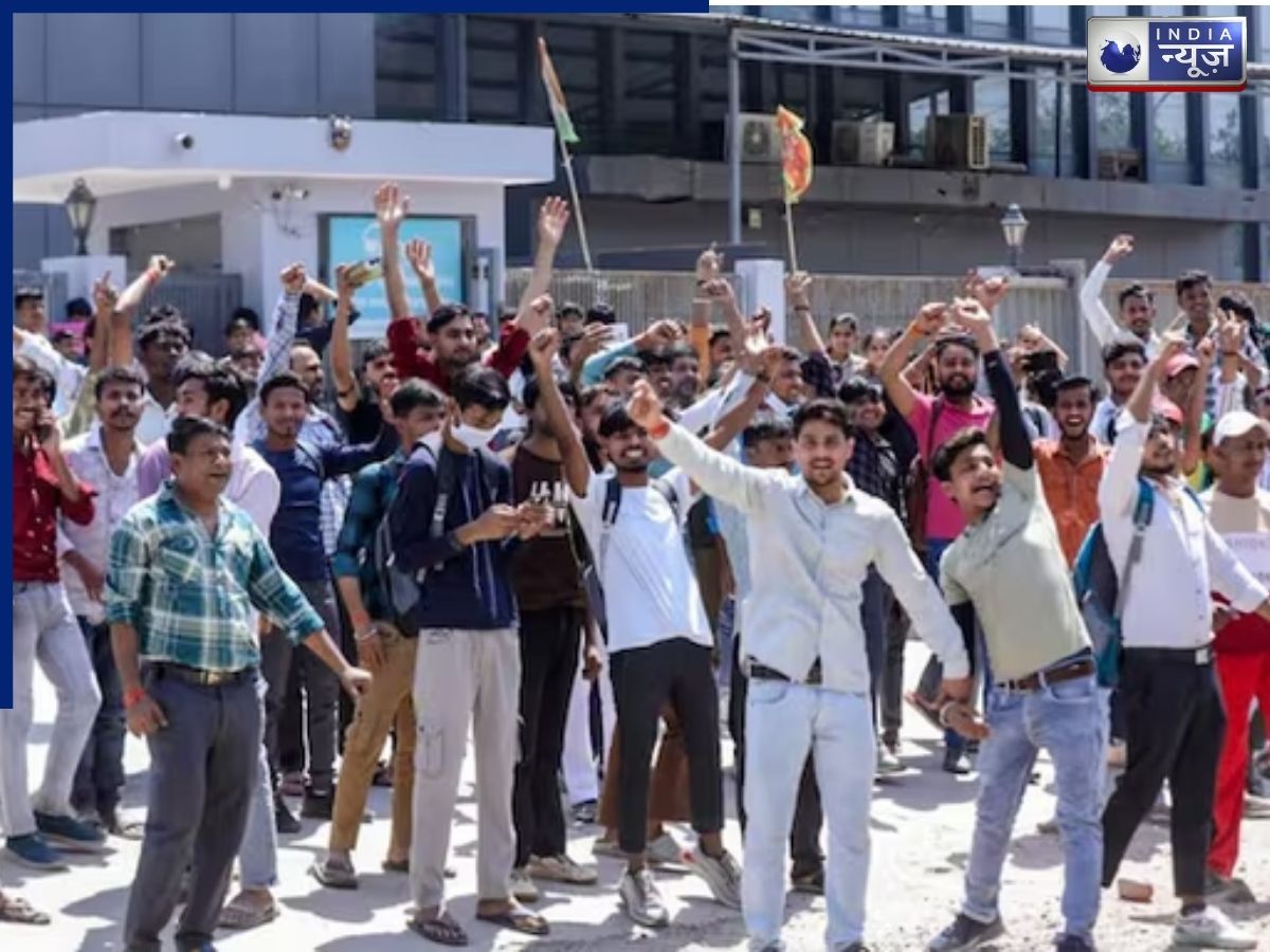 Noida Protest Violence: सड़कों पर फिर छिड़ा संग्राम! नोएडा में मजदूर vs पुलिस; फिर बेकाबू हुए हालात