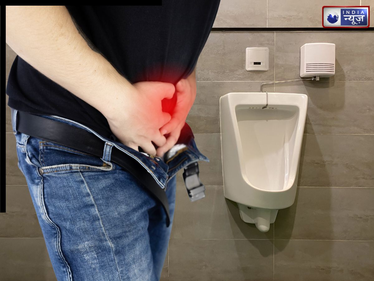 खड़े होकर या फिर बैठकर… मर्दों को किस पोजीशन में पेशाब करनी चाहिए? डॉक्टर ने दूर कर दिया कंफ्यूजन