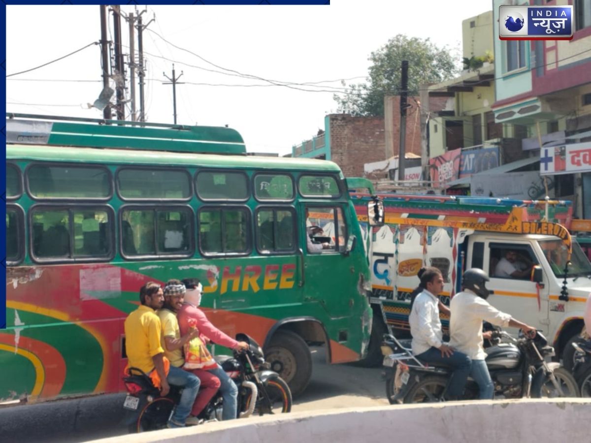 MP: पोरसा में बस स्टैंड की बिक गई जमीन, 42 डिग्री की तपिश में सड़क किनारे इंतजार को मजबूर यात्री