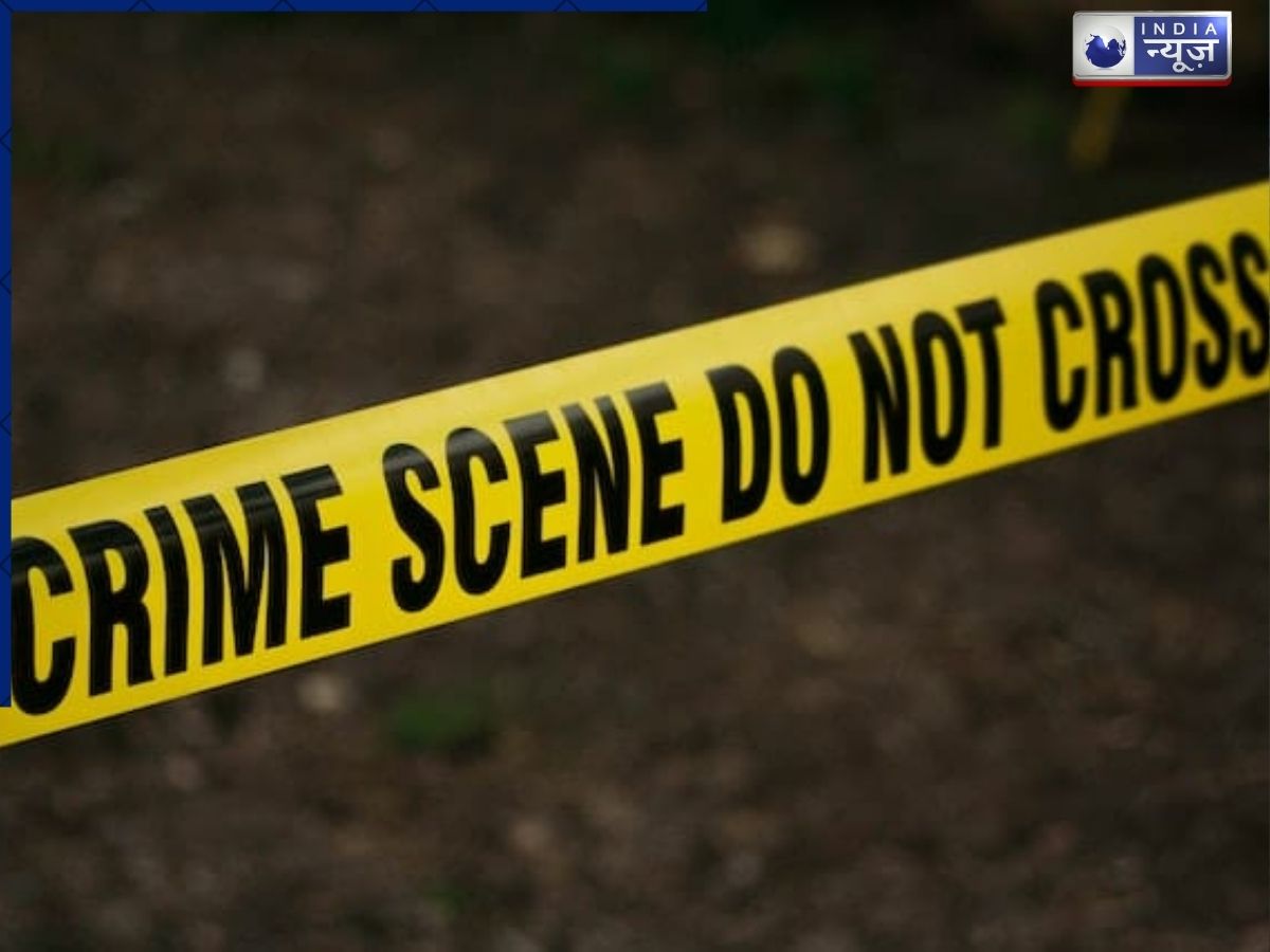 UP Crime: आधी रात चोरी के लिए घर में घुसे चोर, बुजुर्ग महिला ने किया विरोध तो कर दिया बड़ा कांड, अब ढूंढ रही पुलिस