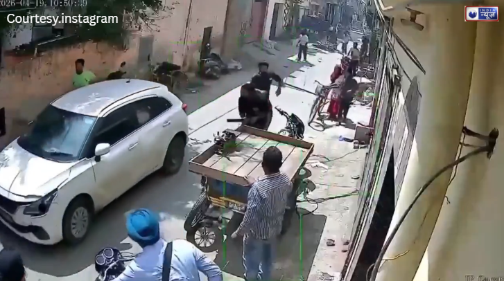 पंजाब में ‘GTA’ जैसा मंजर, भीड़ ने घेरा तो पागल सांड बन गया कार चोर, दर्जनों गाड़ियों को मारी टक्कर, लोगों को रौंदते हुए भागने की कोशिश