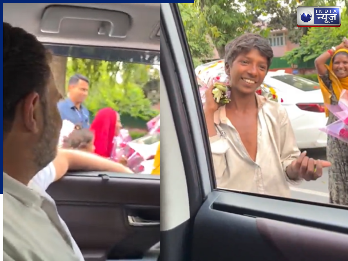 फूल बेचने वाले बच्चे ने राहुल गांधी से की अंग्रेजी में बात, कांग्रेस नेता हुए इंप्रेस, वीडियो वायरल - Photo Gallery