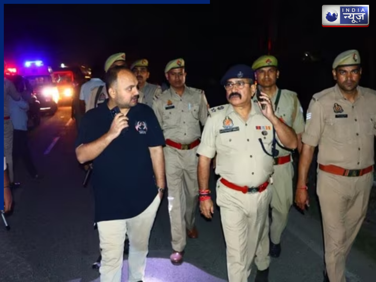 Hapur : यूपी के हापुड़ में दर्दनाक एक्सीडेंट, 12 सवारियों से भरी बस के उड़े परखच्चे, 6 लोगों की मौके पर मौत