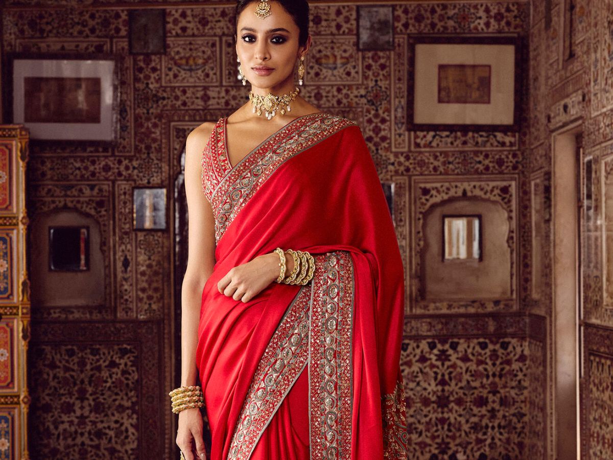 Mangalwar ko Kis Rang Ka Kapde Pehne - Photo Gallery