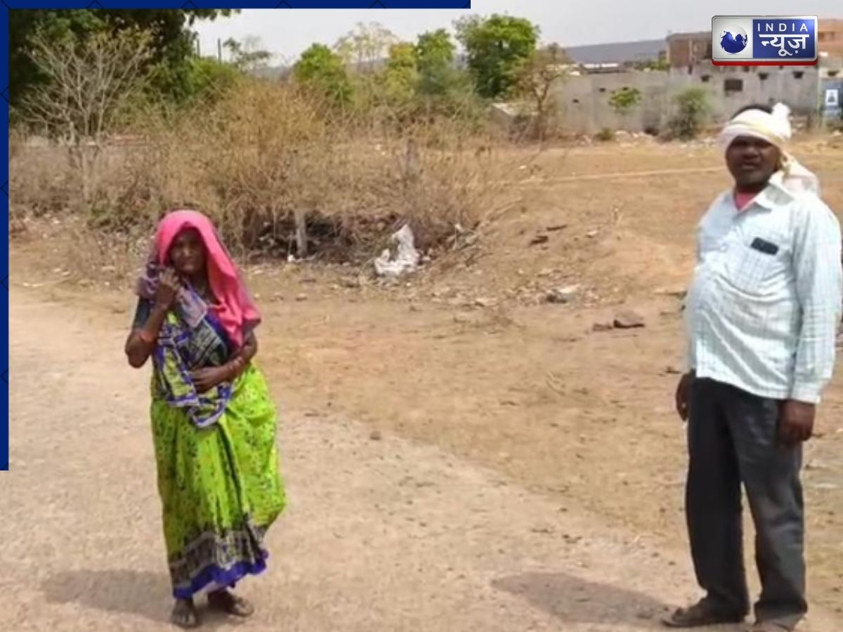 Katni News: रीठी अस्पताल में लापरवाही! 4 घंटे तक पोस्टमार्टम नहीं, शव के साथ भटकते रहे परिजन