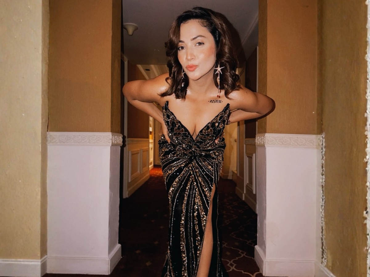 Hot Look in Black Color - Photo Gallery