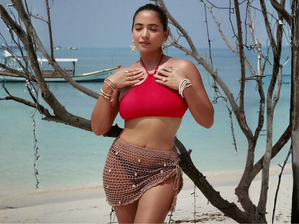 Red Bikini Look like Mermaid - Photo Gallery