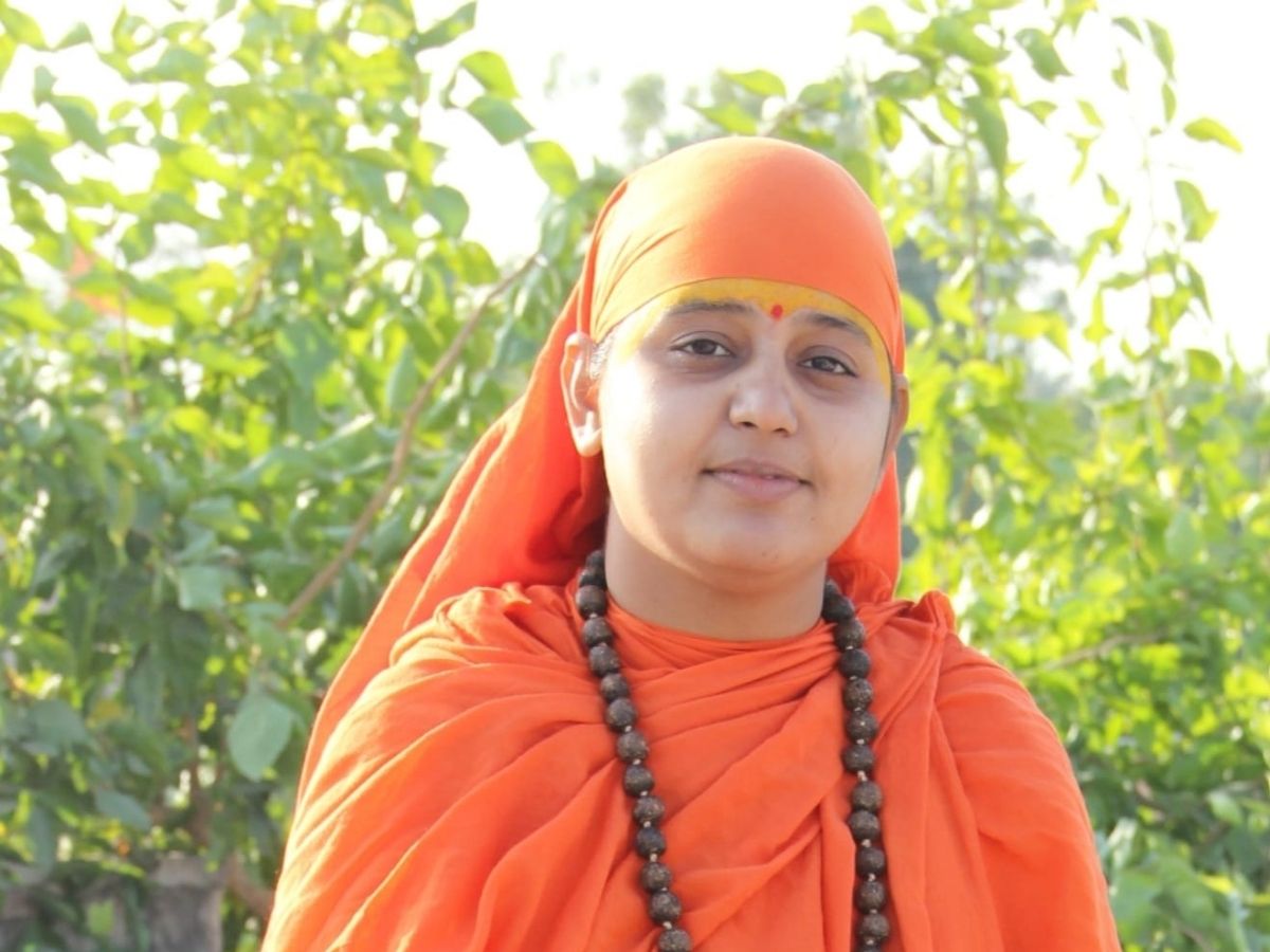 ‘चाय पीने वाले गौ हत्यारे’ Sadhivi Aashta Gopal कौन हैं, जिनके बयान से इंटरनेट पर छिड़ी जंग