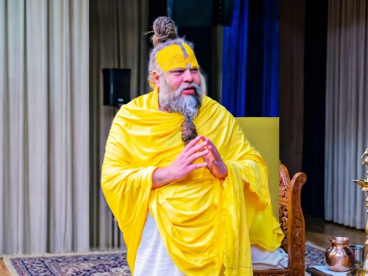 Do not talk while walking on road - Photo Gallery