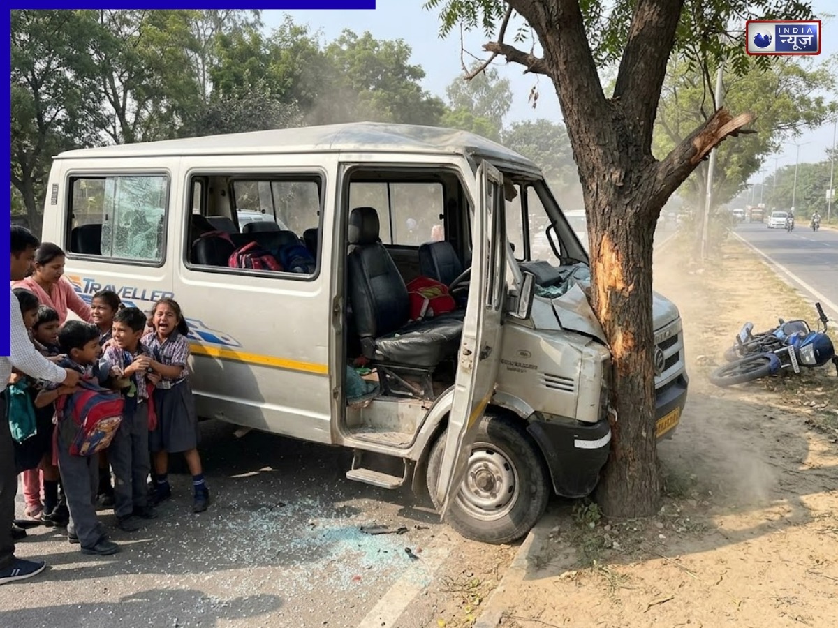 ग्रेटर नोएडा में बड़ा हादसा! बच्चों से भरी वैन पेड़ से टकराई, चीखते-चिल्लाते रहे बच्चे; कई घायल