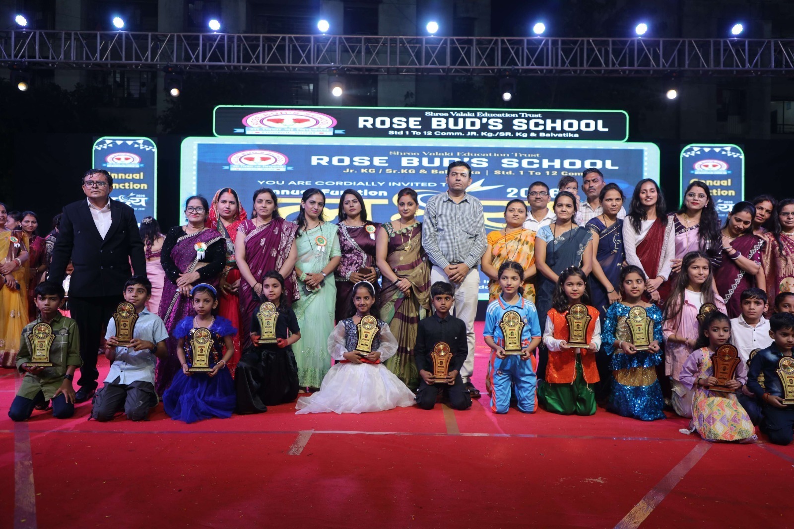 रोज बड्स स्कूल में वार्षिक महोत्सव ‘लक्ष्य 2026 (संस्कार से सफलता तक)’ भव्य रूप से मनाया गया