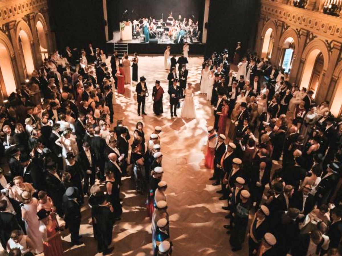 SINGING GAUDEAMUS IGITUR - Photo Gallery