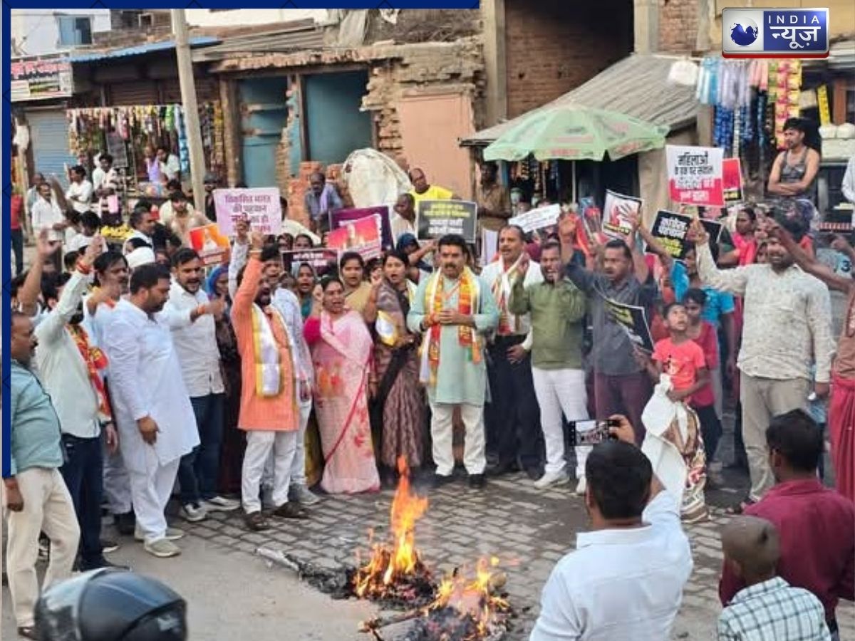Women Reservation Bill: सीतापुर में नारी आक्रोश सम्मेलन, महिलाओं का विपक्ष के खिलाफ जोरदार प्रदर्शन - Photo Gallery